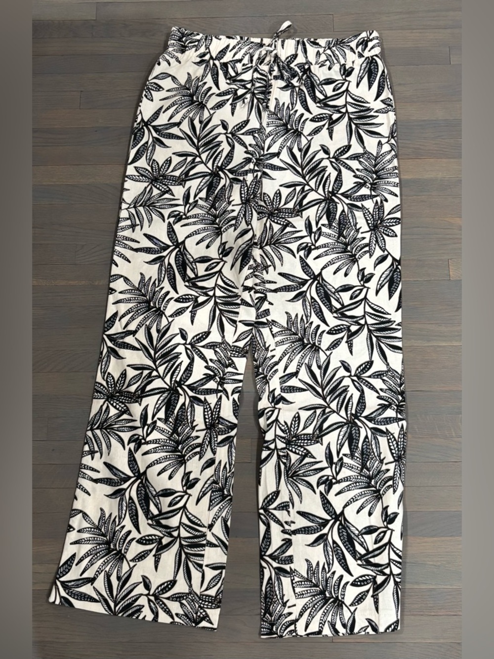 649. Messini Black & Off-White Tropical Print Wide-Leg Lounge Pants